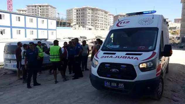 Battalgazi'de Şantiyede Taşlı Sopalı Kavga: 5 İşçi Yaralandı