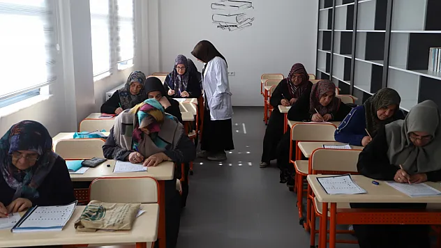 Battalgazi'de Yaşlı Çınarlar Okuma Yazma Seferberliğinde!