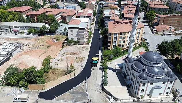 Battalgazi'de Yol Yenileme Çalışmaları Devam Ediyor! İki Mahallede Sıcak Asfalt Tamamlandı