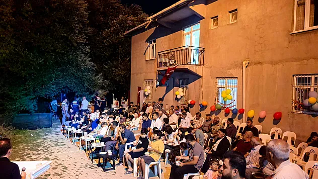 Beyaz Perde Köy Meydanında Kuruldu