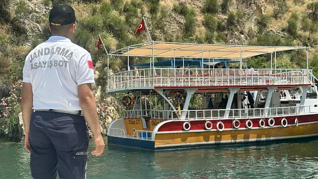 Birecik Baraj Gölü'nde Tur Teknesi Krizi!
