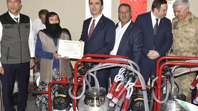 Bitlis'te Kadın Üreticilere Süt Sağım Makinesi Desteği