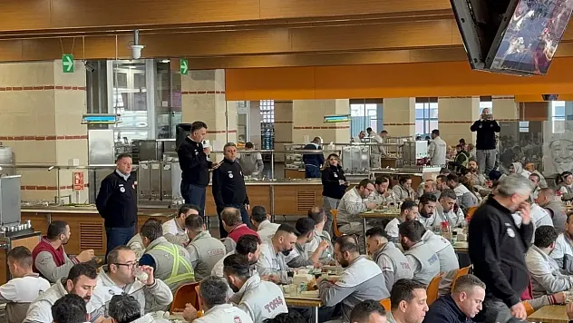 Bursa'daki Tofaş Fabrikasında Toplu Sözleşme Krizi İşçilerin Tepkisini Büyüttü