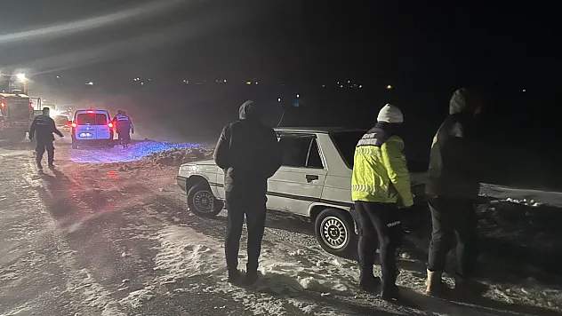 Çelikhan–Doğanşehir Yolunu Tipi Yol Kapattı, Ekipler Açtı