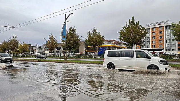 Çevreyolunda Sürücülere Zor Anlar! Malatya İçin Meteoroloji'den Üst Üste Uyarılar