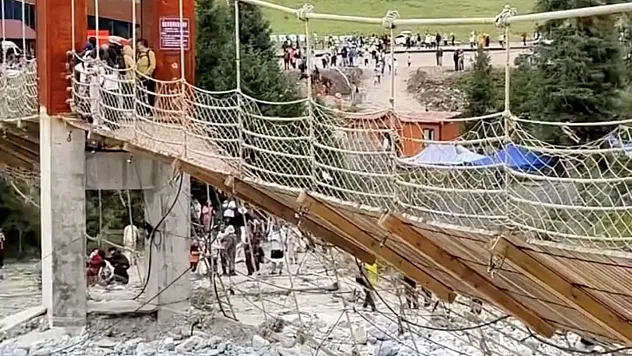 Çin'in Sincan Bölgesi'nde Asma Köprü Çöktü: 5 Ölü, 24 Yaralı