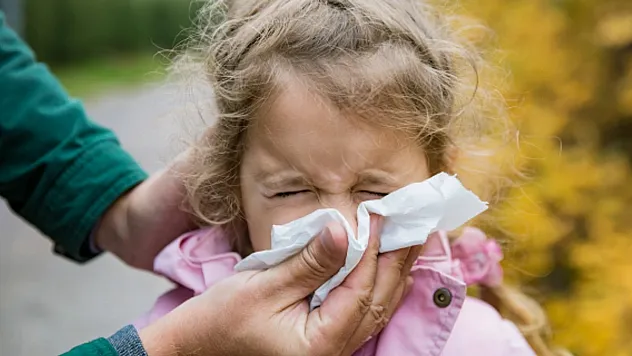 Çocuklarda Uzayan Soğuk Algınlıkları Alarm Veriyor: Sebep Alerji Olabilir