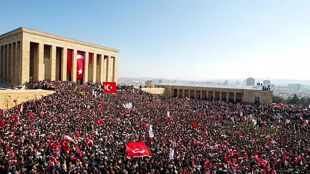 Cumhuriyet'in 102. Yılında Rekor Katılım: 1 Milyon 125 Bin Kişi Anıtkabir'i Ziyaret Etti