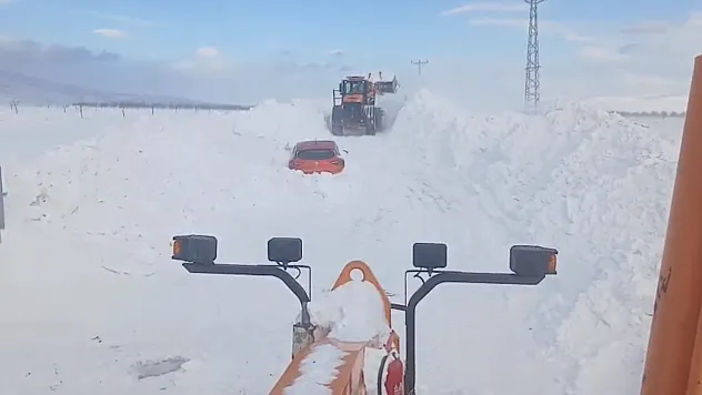 Darende'de Kar Altında Kalan Araçlar İçin Kurtarma Operasyonu!