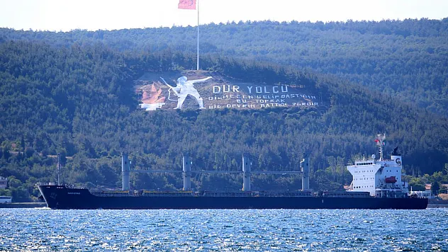 Denizde Dev Dalgalar Ulaşımı Kesti: 3 İlde Seferler Bir Bir İptal Edildi