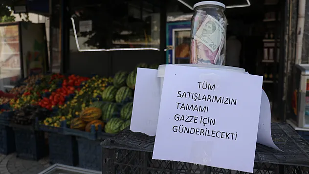 Depremzede Bakkal Günlük Kazancını Gazze'ye Bağışladı