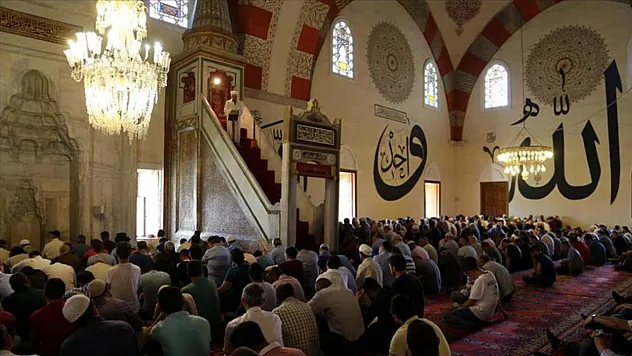 Diyanet'ten 15 Ağustos 2025 Cuma Hutbesi: 'Kul Hakkı Ateşten Gömlektir' Mesajıyla Tüm Camilerde Okunacak