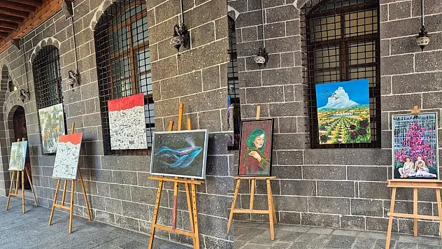 Diyarbakır'da Tarihi Kilisede 'Mezopotamya'nın İzleri' Sergisi Büyük İlgi Gördü