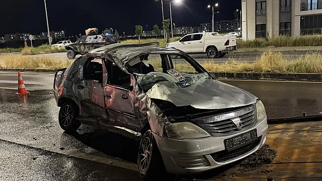 Diyarbakır'da TOKİ Kavşağında Feci Kaza! Belediye Otobüsü ile Otomobil Çarpıştı