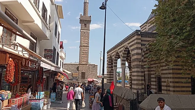 Diyarbakır'ın Kalbinde Yükselen Miras: Dört Ayaklı Minare'nin Tarihi ve Sırları