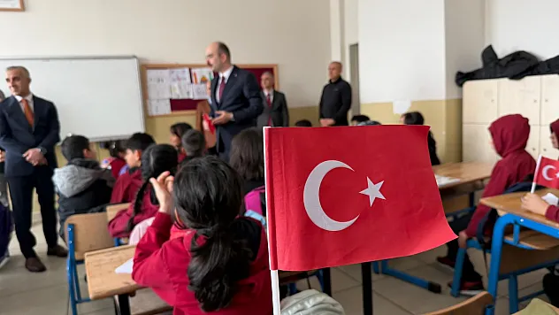 Doğanşehir'de Yeni Dönemin İlk Zili Bayrak Bilinciyle Çaldı!