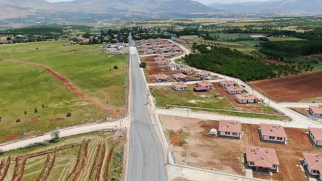 Doğanşehir'de Yılların Sorunu Çözüldü! 6,5 Kilometrelik Yol Hizmete Açıldı