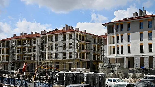 Doğanşehir'e Çıkarma! Vali Yavuz: Depremin İzlerini Siliyoruz