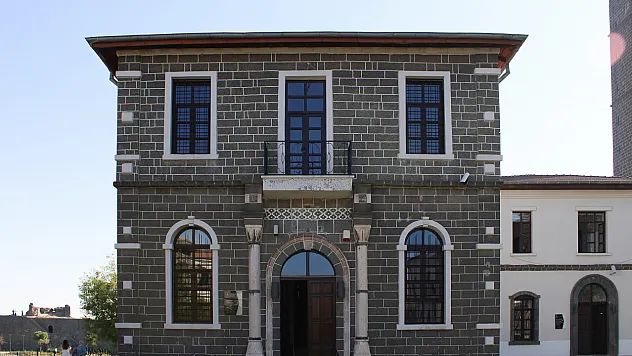 Dünyada Eşi Olmayan Yapı: Diyarbakır'daki Atatürk Müzesi Obsidiyen Taşlarıyla Parlıyor
