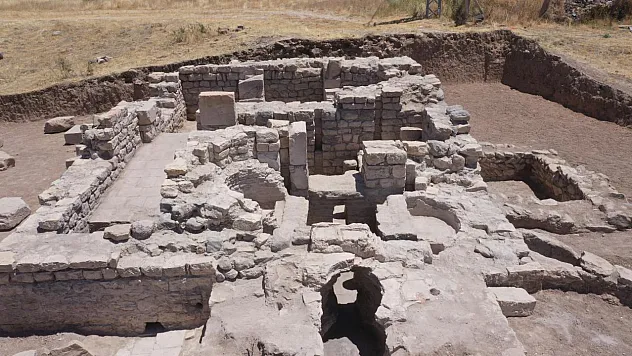 Elazığ'da 1700 Yıllık Roma Hamamı Gün Yüzüne Çıkarıldı