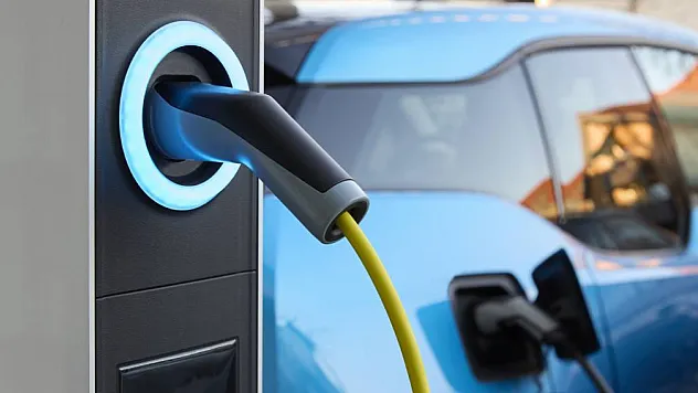 Elektrikli Araç Sahiplerinden Tepki: Yavaş Şarja Hızlı Tarife Ücreti