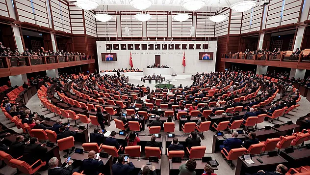 Emekli maaş artışını içeren teklif Meclis'ten geçti