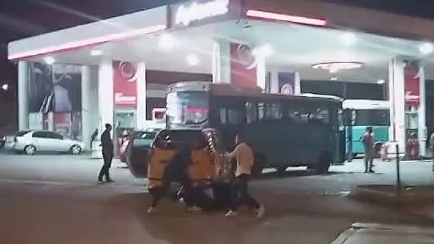 Erzurum'da Sokak Ortasında Bıçaklı Çatışma: 3 Yaralı