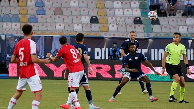 Erzurumspor, Sivasspor'u 2-0 Mağlup Ederek Sezona Galibiyetle Başladı