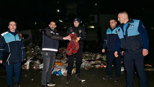 Esenyurt'ta Çöpe Atılan Poşet İçinden Tam 1 Milyon 200 Bin Lira Çıktı!