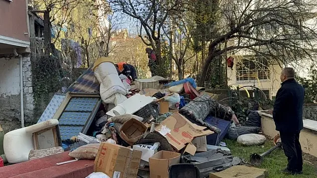 Evden Çıkarılan Çöp Miktarı Görenleri Hayrete Düşürdü