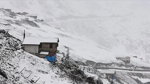 Eylül Sürprizi: Kaçkar Dağı'na Mevsimin İlk Karı Düştü