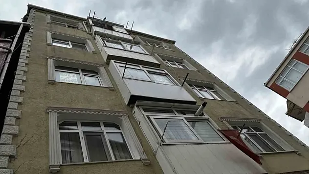 Fatih'te Dehşet! 5. Kattan Düşen Kadın Hayatını Kaybetti