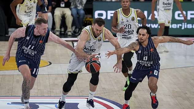 Fenerbahçe Beko Derbide Güldü: 79-69