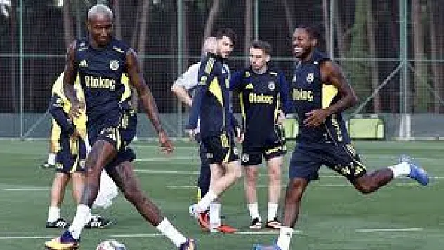 Fenerbahçe, Beşiktaş Derbisi Öncesi Kampa Girdi: Tedesco'dan Yoğun Tempo