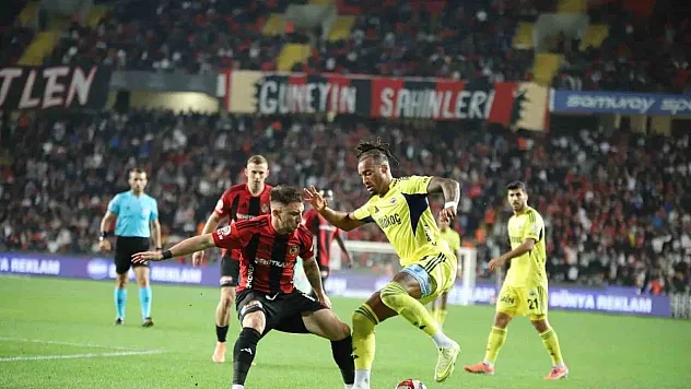 Fenerbahçe'den Derbi Öncesi Göz Dolduran Zafer: Gaziantep FK'yı 4-0 Mağlup Etti