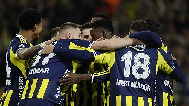 Fenerbahçe Samsunspor Engelini İki Golle Aşarak Süper Kupa Finaline Yükseldi