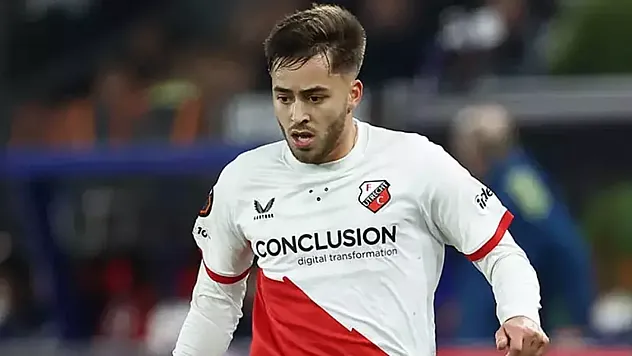 Fenerbahçe Sol Bek Hattında Beklenmedik Bir Transfer Hamlesi Yaptı