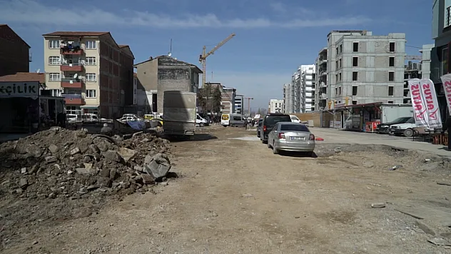 Fuzuli Caddesi'nde Elektriksiz Günler: Esnaf Kepenk Kapatıyor