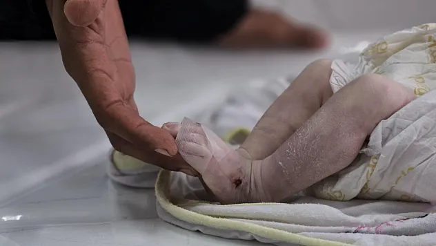 Gazze'de 12 Günlük Bebek Soğuğa Yenik Düştü!