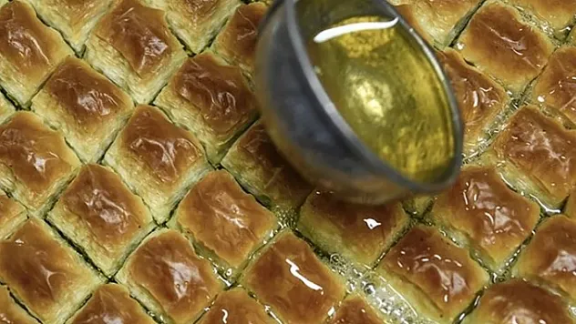 Geleneksel Türk Mutfağının Vazgeçilmez Lezzeti Baklavada Şerbet Ne Zaman Dökülür?