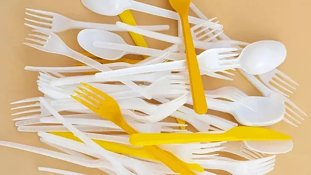 Plastik Çatal ve Pipet Devri Kapanıyor: Bakanlıktan Dev Yasak Hazırlığı