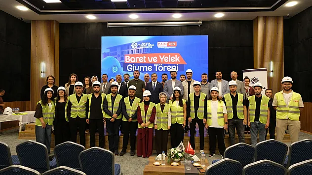 Genç Mühendisler Sektörle Buluştu! İlk Baretlerini Teslim Aldılar