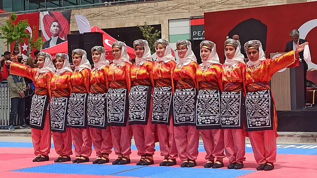 Gençlik ve Spor Bayramı Malatya'da Büyük Katılımla Kutlandı!