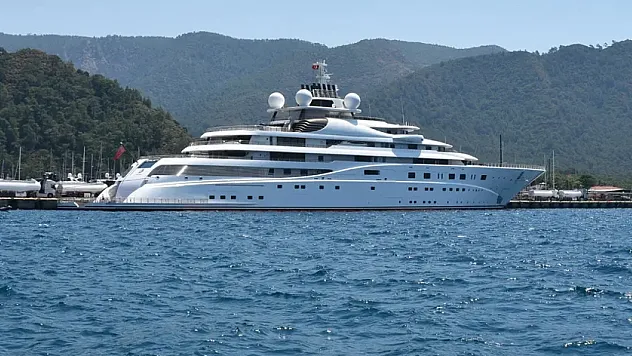 Görenler Dönüp Bir Daha Baktı! 49 Metrelik Yüzen Saray Marmaris'te