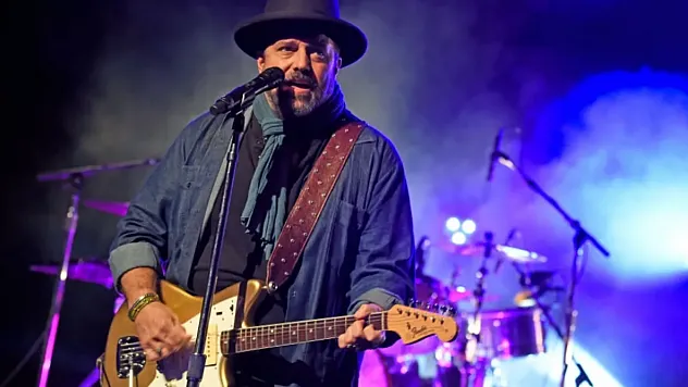 Grammy Ödüllü Raul Malo'dan Kahreden Haber: Ünlü Sanatçı 60 Yaşında Hayatını Kaybetti