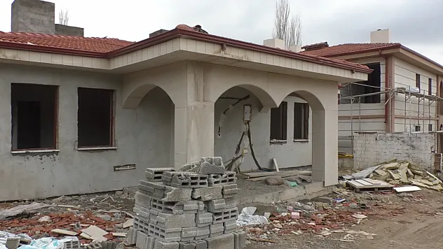 Gündüzbey'de Köy Evleri Neden Bitmiyor?  Sit Engeli Süreci Kilitledi!