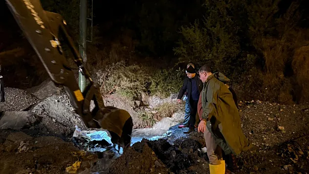 Hatay'da Korkutan Heyelan! Dörtyol'da Toprak Kayması