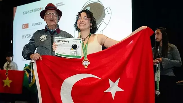 Hataylı Ayşe Naz Kara, ABD'de Bilim Olimpiyatında Dünya Birincisi Oldu
