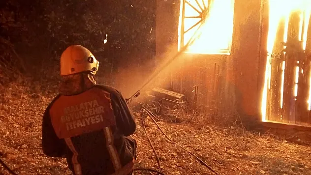 Hekimhan'da Barakada Yangın Çıktı