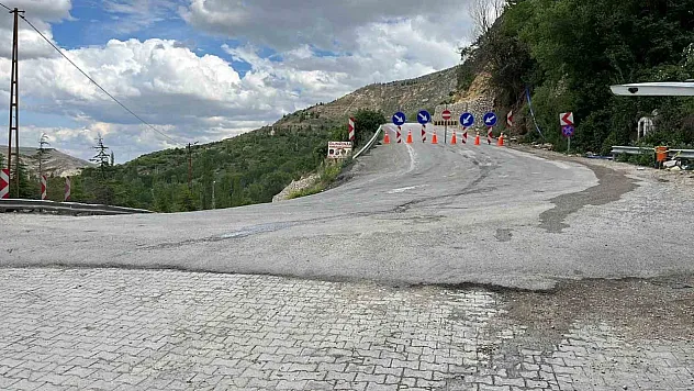 Heyelan nedeniyle kapatılan yol yeniden açıldı!